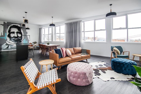 Change Overnight - New Castle Holiday 40