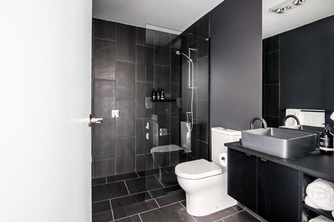 Change Overnight - New Castle Holiday 12