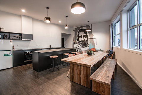 Change Overnight - New Castle Holiday 1