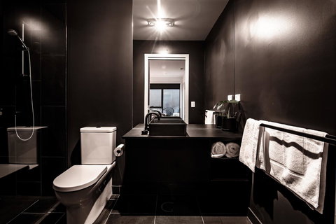 Change Overnight - New Castle Holiday 25