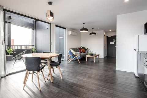 Change Overnight - New Castle Holiday 26