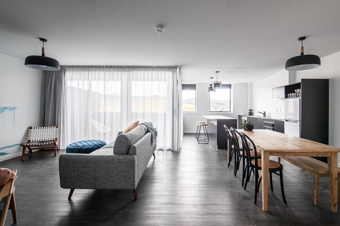 Change Overnight - New Castle Holiday 11