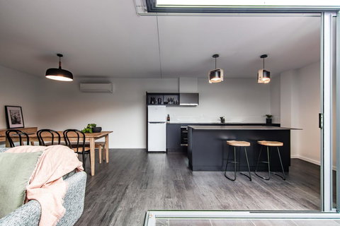 Change Overnight - New Castle Holiday 16