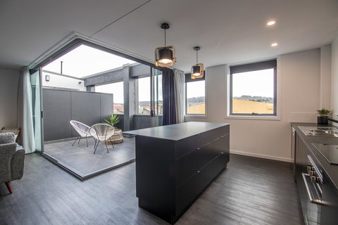 Change Overnight - New Castle Holiday 7