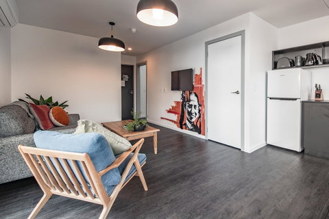 Change Overnight - New Castle Holiday 29