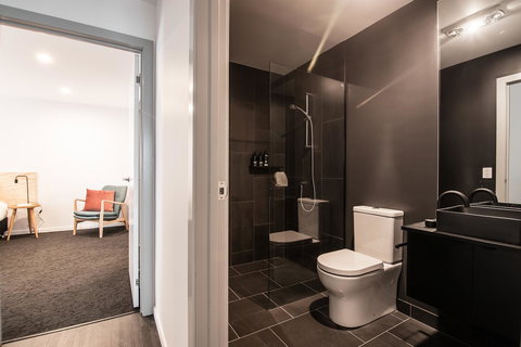 Change Overnight - New Castle Holiday 37