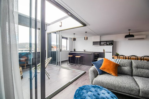 Change Overnight - New Castle Holiday 17