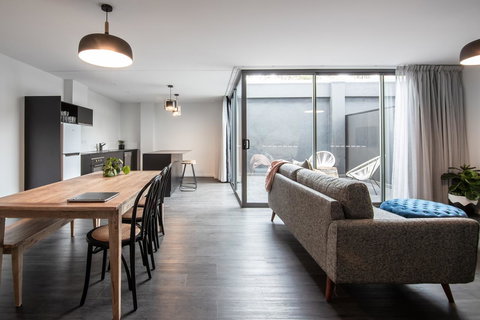 Change Overnight - New Castle Holiday 23