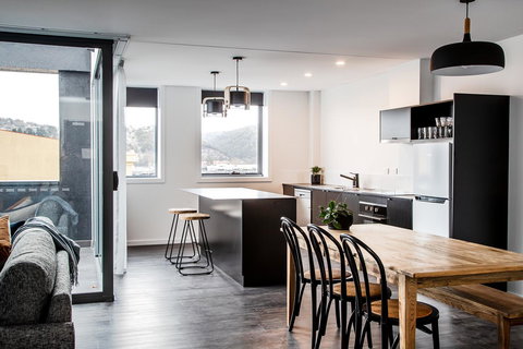 Change Overnight - New Castle Holiday 14