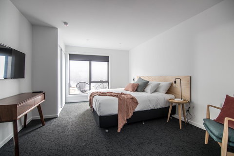 Change Overnight - New Castle Holiday 39