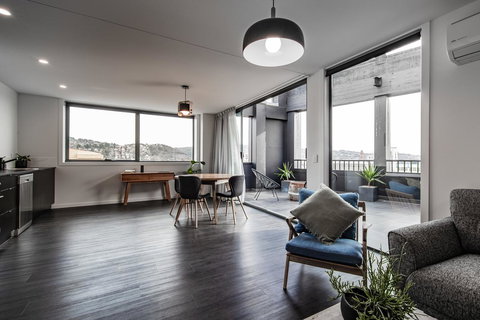 Change Overnight - New Castle Holiday 30