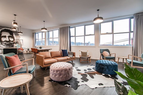 Change Overnight - New Castle Holiday 0