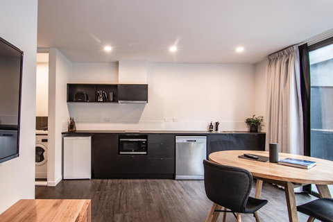 Change Overnight - New Castle Holiday 44