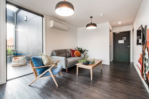 Change Overnight - New Castle Holiday 27