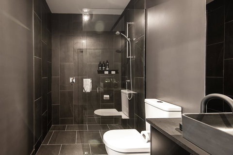 Change Overnight - New Castle Holiday 38