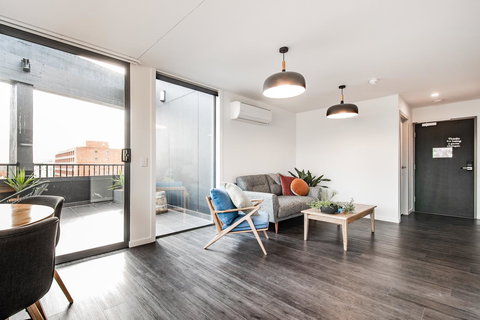 Change Overnight - New Castle Holiday 33