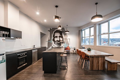 Change Overnight - New Castle Holiday 36