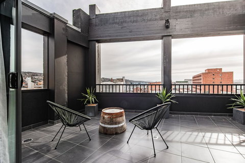 Change Overnight - New Castle Holiday 32