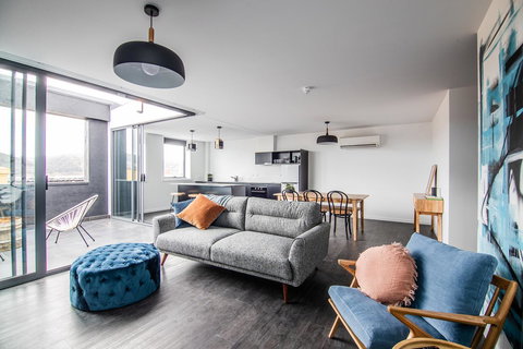 Change Overnight - New Castle Holiday 8