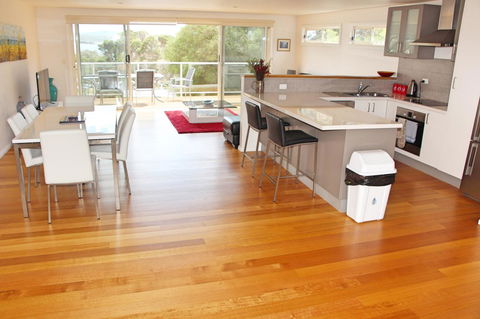 Seaview Apartment - New Castle Holiday 4