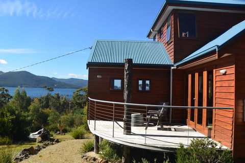 The Tree House - New Castle Holiday 4