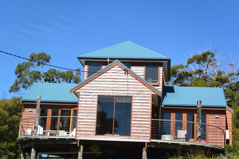 The Tree House - New Castle Holiday 6