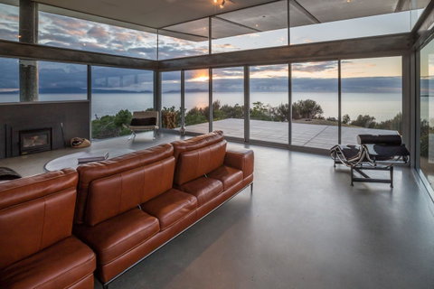 Avalon Coastal Retreat - New Castle Holiday 7