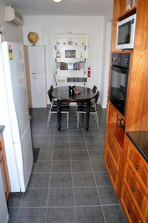 Lyttleton Cottage - New Castle Holiday 17