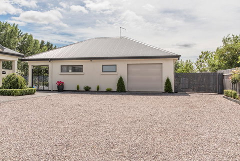 The Wellington Bed And Breakfast - New Castle Holiday 21