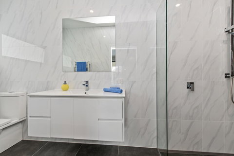 The Wellington Bed And Breakfast - New Castle Holiday 3