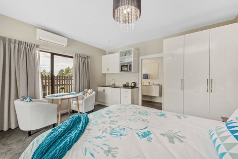 The Wellington Bed And Breakfast - New Castle Holiday 4