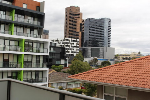 Poplar Box Hill Apartment - New Castle Holiday 1