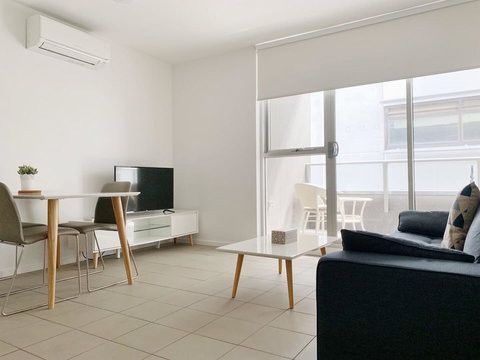 Poplar Box Hill Apartment - New Castle Holiday 6