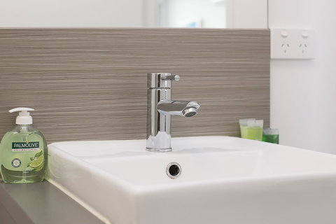 Poplar Box Hill Apartment - New Castle Holiday 15