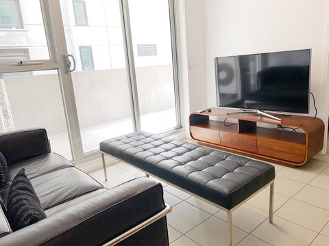 Poplar Box Hill Apartment - New Castle Holiday 5