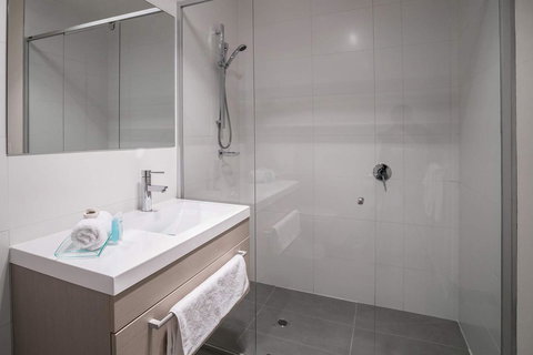 The Apollo - New Castle Holiday 4