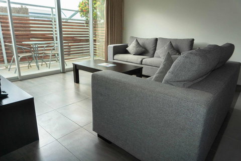 The Apollo - New Castle Holiday 14