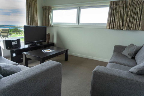 The Apollo - New Castle Holiday 7