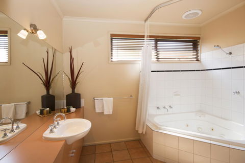 Lorne Surf Apartments - New Castle Holiday 32