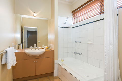 Lorne Surf Apartments - New Castle Holiday 25