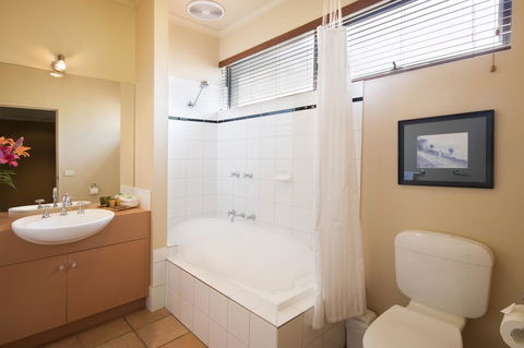 Lorne Surf Apartments - New Castle Holiday 33