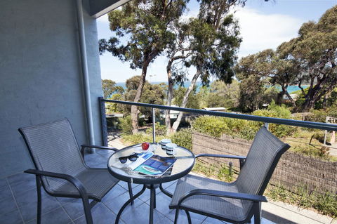 Lorne Surf Apartments - New Castle Holiday 2