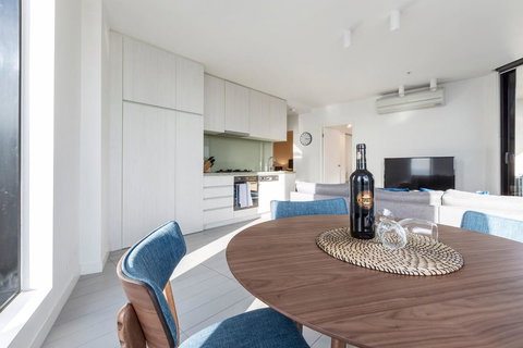 2Bedroom Apartment With Views In Docklands Next To CBD & Marvel Stadium - New Castle Holiday 3