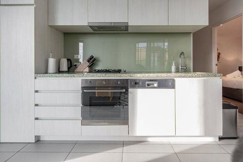 2Bedroom Apartment With Views In Docklands Next To CBD & Marvel Stadium - New Castle Holiday 6