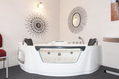 The Grampians Motel - New Castle Holiday 4