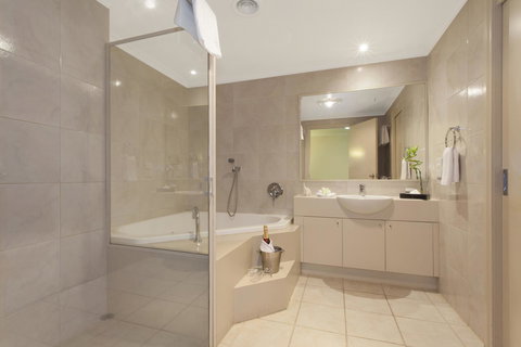 Melbourne Metropole Central Official - New Castle Holiday 30