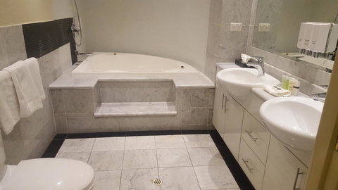 Melbourne Metropole Central Official - New Castle Holiday 6