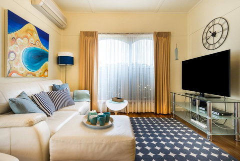 Nautique Beach House - New Castle Holiday 3