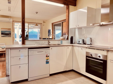 Nautique Beach House - New Castle Holiday 13