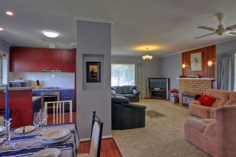 Jacaranda House - New Castle Holiday 2